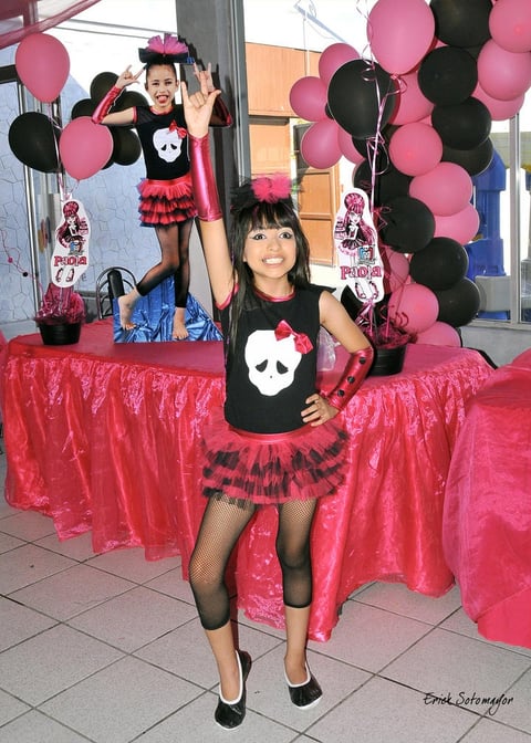 09092012 STEPHANY PAOLA  López Aldana disfrutó al máximo su fiesta de cumpleaños.
