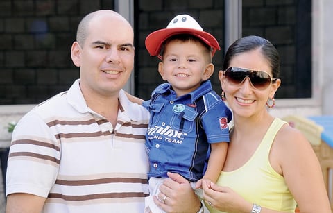 10092012 JAVIER,  Diego y Lorena.