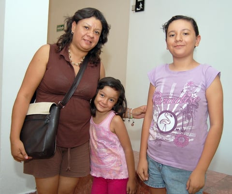 11092012 FESTIVAL DE TEATRO.  Patricia, Drina y Paty.
