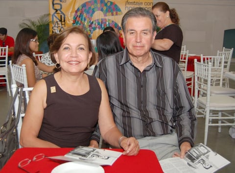 09092012 PILAR  y Jaime en reciente evento cultural.