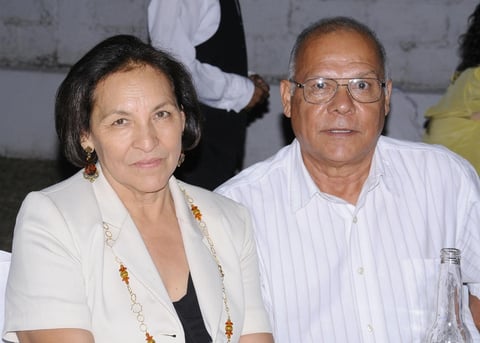 09092012 MARY  y Alberto.