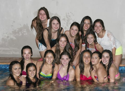 13092012 CRISTY  Castro Fernández festejó su cumple junto a sus amigas.