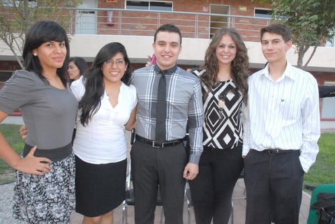 13092012 ILSE  Magallanes, Leslie González, Mariano Flores, Leticia Flores y Ángel Arreola.