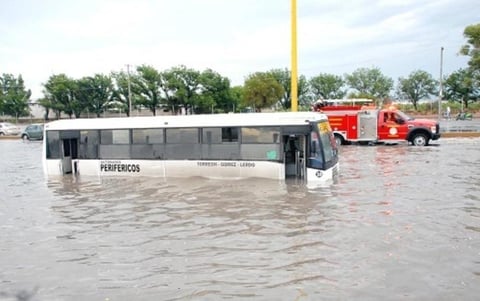 Fotografía tomada a un transporte de la línea de autobuses "Periféricos", por Juan Francisco Torres Salazar.