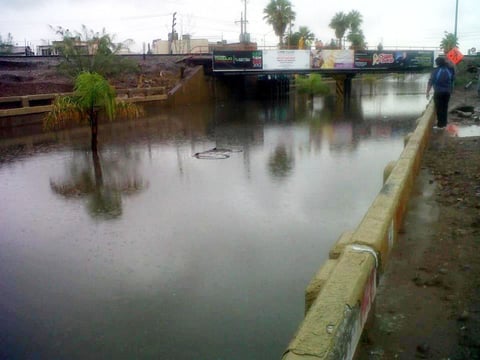 Angel envía esta imagen que encontró en Facebook de la inundación en la 11-40, "tuve que rodear la ciudad", comenta