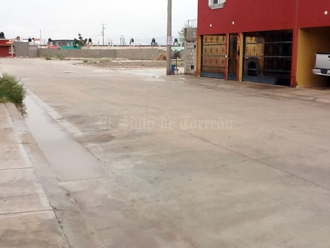 Claudia J. Vargas nos envía la foto de su fraccionamiento, que no se inunda por contar con pavimento hidráulico y comenta: "envío mi imagen para que las autoridades vean la diferencia. Lo malo es que los fracc. de alrededor si están inundados :( !"