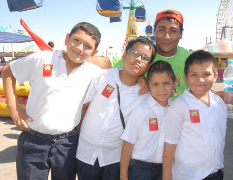 12092012 EN LA FERIA , . Saúl Ramón, Fer, José Ángel y Daniel.