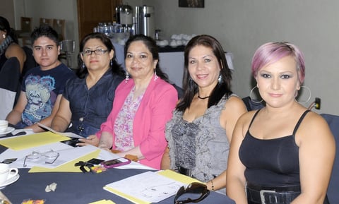 14092012 ASISTEN A CURSO.  Daniel Alonso, Araceli García Silva, Magda Rendón, Lourdes Lozano e Irma Segovia.