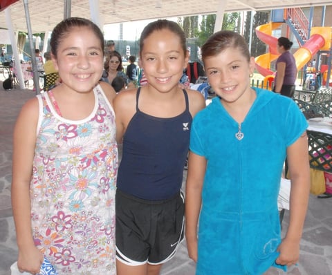 12092012 ACUATLóN.  Mariana González, Alicia Ojeda y Andrea.