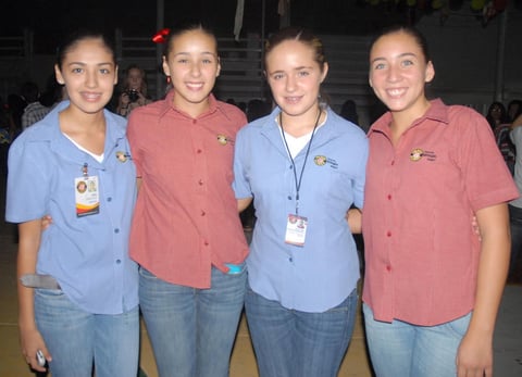 15092012 EN UNA NOVATADA.  Monse, María, Paty y Daniela.