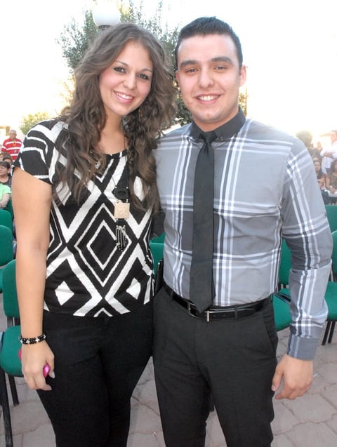 15092012 UNIVERSITARIOS.  Leticia y Mariano Flores.