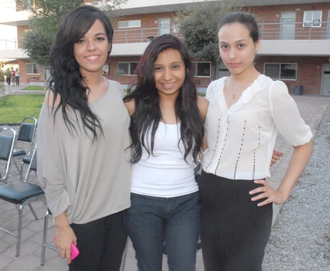 16092012 EVENTO ACADéMICO.  Krisna, Mariana y Gaby.