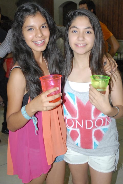 16092012 FESTEJO.  Xóchitl y Daniela.