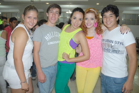 16092012 EN FESTEJO.  Marijose, Beto, Luisa, Nadia y Jerry.
