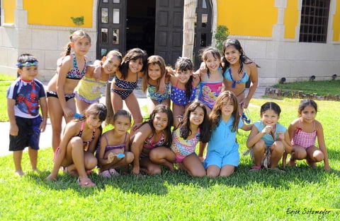 16092012 AMIGUITAS  del colegio, acompañando a Mary Jose y Ariana en su fiesta de cumpleaños.