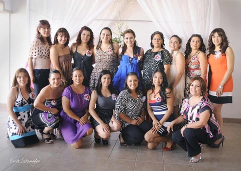 16092012 FAMILIARES Y AMIGAS  se reunieron con Marisol para felicitarla por su próximo enlace con el Sr.