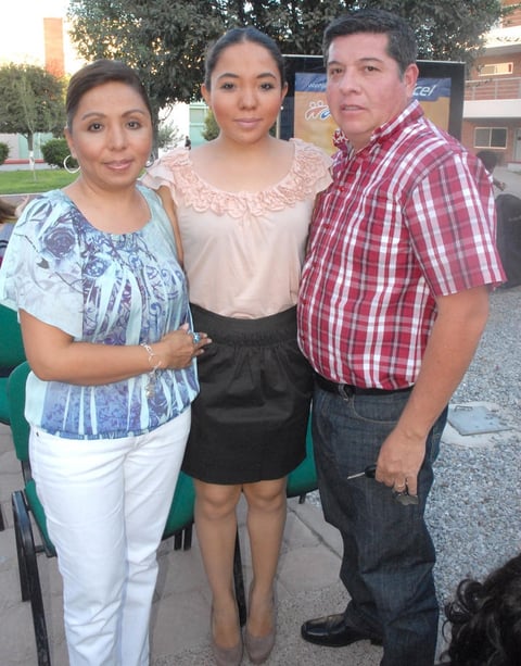 16092012 EVENTO ACADéMICO.  Leo, Pamela y David López.