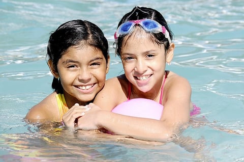 18092012 ALBERCADA.  Monse y Paola.