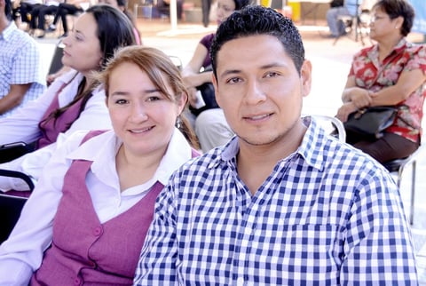 18092012 EN CONFERENCIAS.  Cecilia Flores y Víctor Sifuentes.
