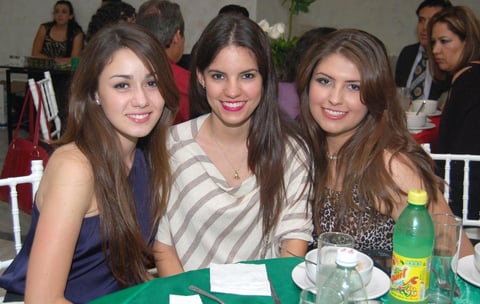19092012 MARíA SOFíA , Lucía y Diana.