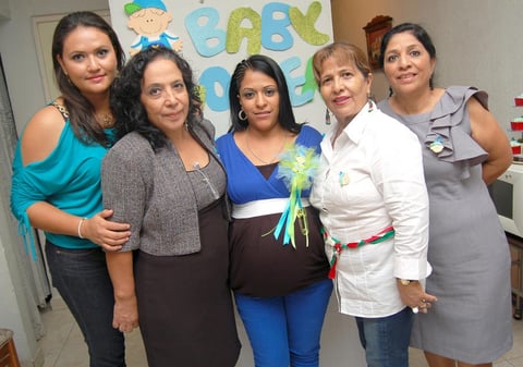 19092012 DIANA  Castañeda Rodríguez en su festejo rodeada de Cynthia, Raquel, Alicia y María Elena.