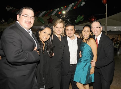 20092012 FESTEJO DE INDEPENDENCIA.  Toño, Norma, Laura, Ernesto, Perla y Eduardo.