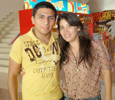 21092012 OLIVER  y Anahí.
