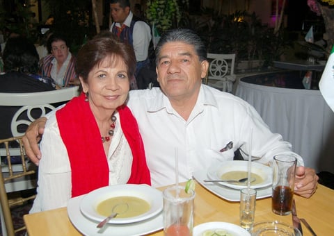 21092012 FIESTA MEXICANA.  Elisa y Pedro.
