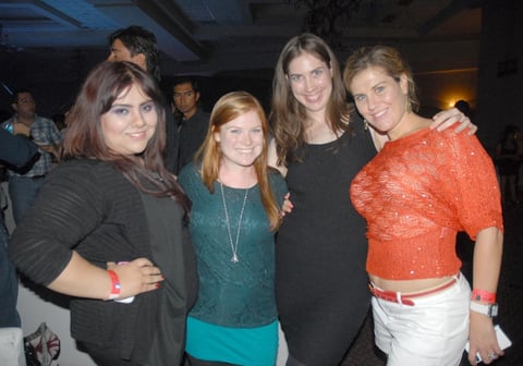 23092012 FIESTA MEXICANA.  Fer García, Kara Sweeney, Katie Woods y Charlene Shaw.