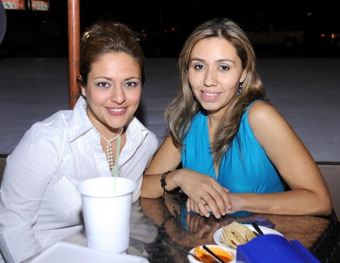 24092012 PAULINA  Torres y Marcela Barrón.
