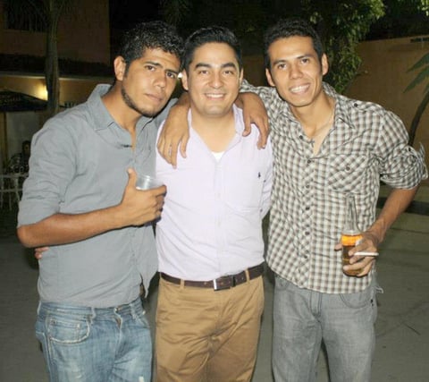 24092012 EN CUMPLEAñOS.  Jesús, Alejandro y Paco.