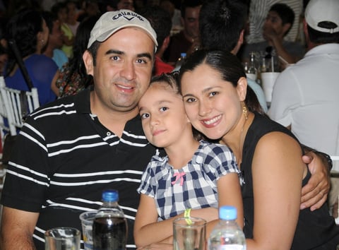 24092012 EN FAMILIA.  Bruno, Lizett y Lizett Solís.
