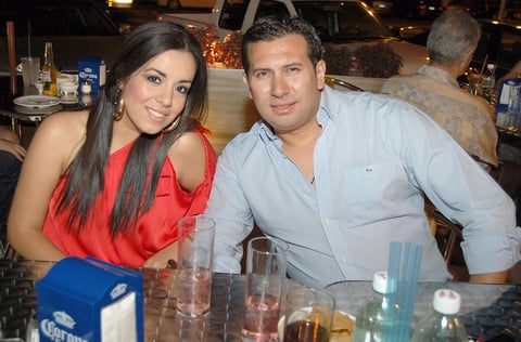 23092012 MAGGIE  y Carlos.