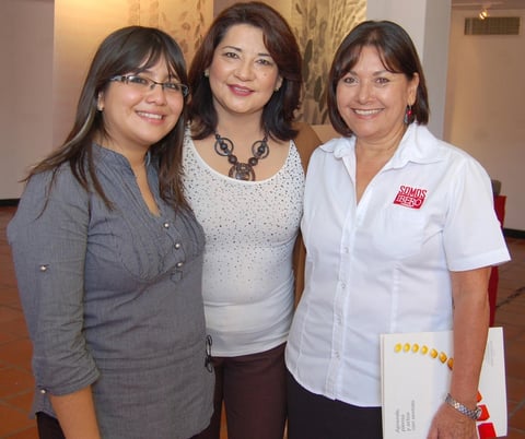 24092012 EN EXPOSICIóN.  Vanessa, Laura y Elsa.