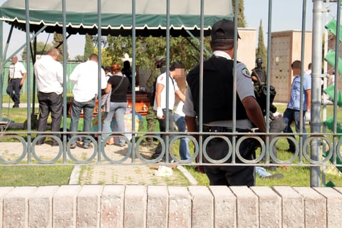 Presuntamente, un grupo armado arribó al funeral y abrió fuego contra los presentes.