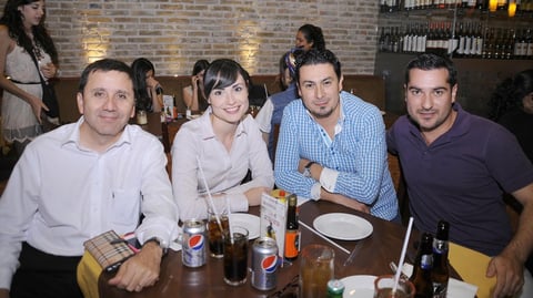 25092012 ENTRE AMIGOS.  Jaime Quintana, Liliana Castillo, Isai Fuentes y Germán Aguirre.