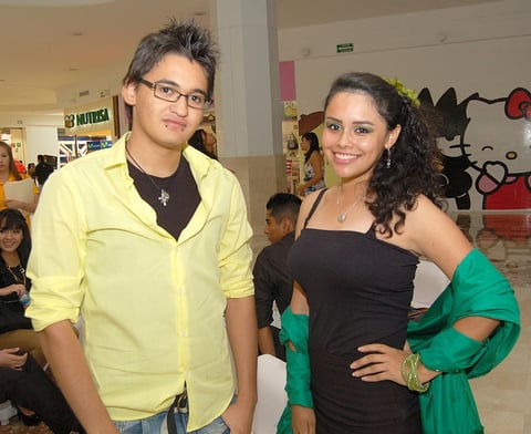 25092012 EN CONCURSO DE TALENTO . Gustavo y Madai.