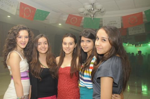 27092012 DE FIESTA.  Alondra Betancourt, Ana Aguirre, Valeria Mier, Luisa M