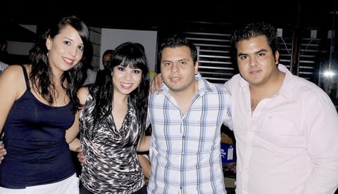 27092012 EN INAUGURACIóN.  Cecy, Karen, Diego y Alejandro.