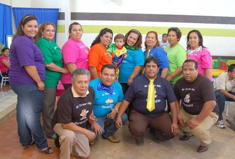 29092012 CUMPLEAñOS. J esús Gerardo Ayabar, en compañía de sus familiares.