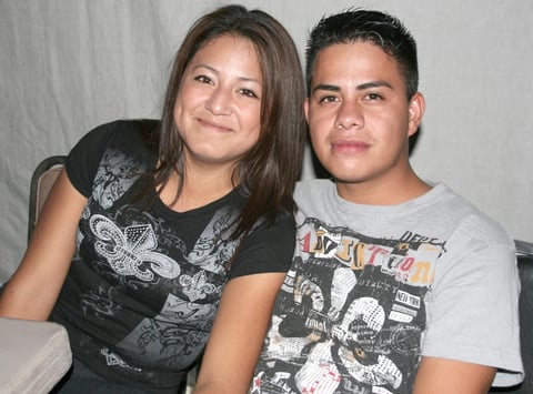 28092012 MIGUEL  Acosta y Malu Bañuelos.