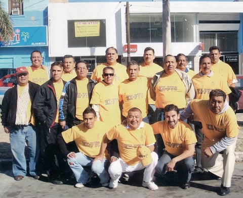 30092012 CONVIVENCIA.  Exalumnos de la PVC durante su más reciente reunión.