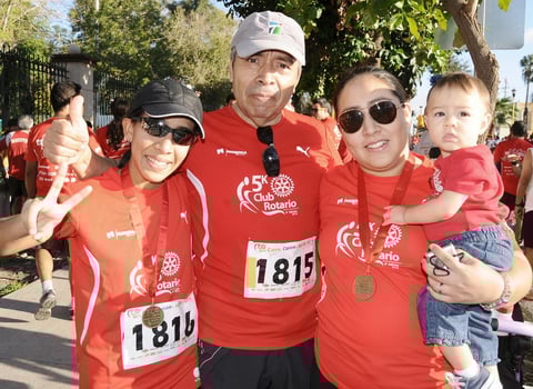 02102012 LUCíA , Jesús y Lourdes Gallegos, y Emma Burger Gallegos.