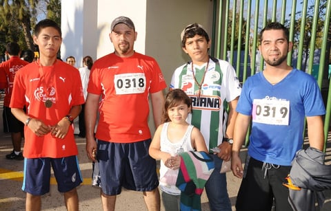 04102012 GILBERTO  y Andrés Vázquez, Eduardo Nieto, Antonio Alvarado y Natalia Vázquez.