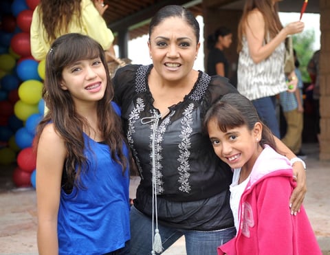 04102012 PAULINA , Paty y Regina.