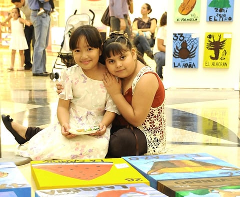 04102012 MEGUMI  y Valeria.
