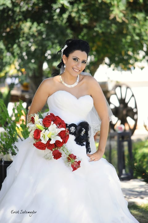 LIC. JUANIS Abularach Nevárez el día de su boda con el Arq. Jesús Gerardo Dovalina Romero.- Érick Sotomayor Fotografía