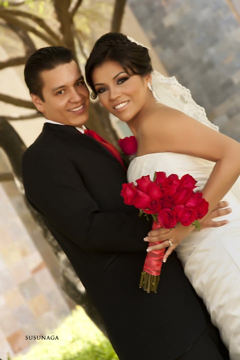 Srita. Ana Laura Ortiz Gutiérrez y Sr. Luis Felipe Mata Ramírez, contrajeron matrimonio en la Capellanía de la Guadalupana, el sábado 11 de agosto de 2012. Los contrayentes son hijos de los señores Francisco Javier García Martínez y Norma Mayela Gutiérrez González; Felipe de Jesús Mata Ibáñez y María Luisa Ramírez Bañuelos.- Susunaga Fotografía