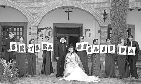 REYNA ALEJANDRA y Juan Daniel el día de su boda, acompañados de: Luis Barrios, Anabel Noé, Claudia Dávila, Ruth Piedra, Sara Rangel, Mónica Miranda, Fabiola Fuentes, su dama de honor Pamela Méndez y Mizraim Suárez.- Sepúlveda Fotografía
