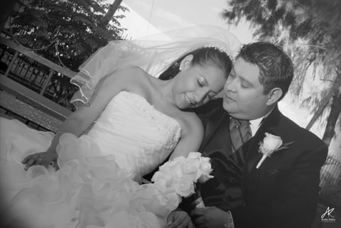 SRITA. ANNY Mena Orozco y Sr. Gerardo Alcaraz Sierra, el día de su boda.